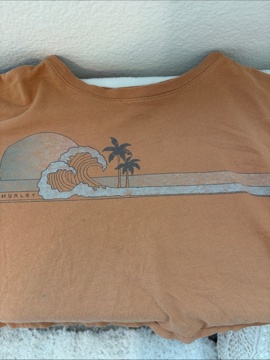 Hurley Tops - Vintage Hurley cropped tee